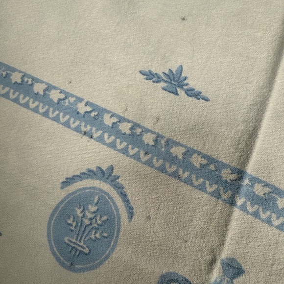 Vintage Tablecloth 58" X 50" in Blue and White Cotton Tea Pot Tablecloth SM FLWS - Picture 7 of 10